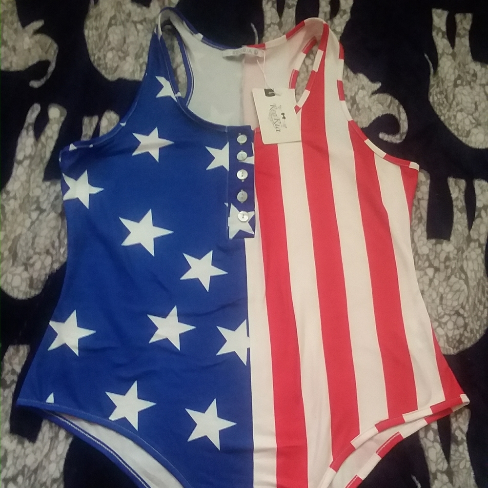 ReoRia American Flag  scoop neck